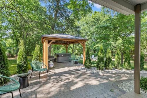The Luxe/Hot Tub/12min to Horse Park/30 Min to Ark in Georgetown, USA