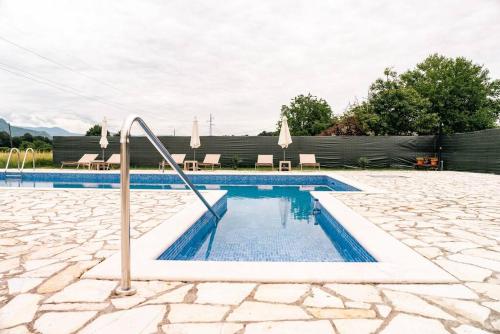 Pool & River House - Lazara in Danilovgrad
