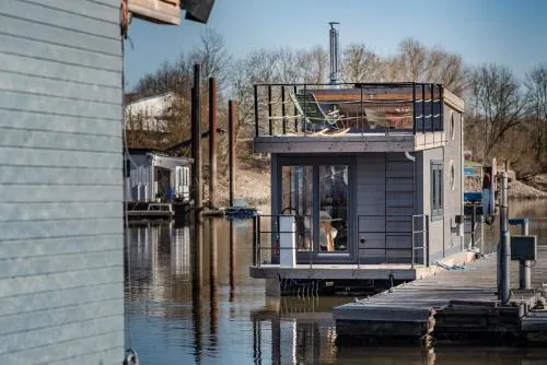 Wunderschönes Hausboot AGATHE in Hamburg, Deutschland