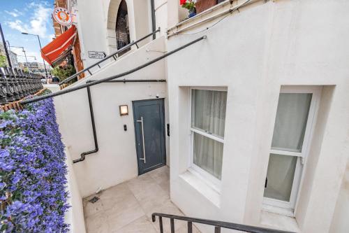 Entire Garden Flat with Parking - Portobello Road, London (photo 4)