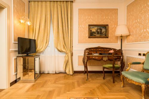 467301056 Hotel Bernini Palace