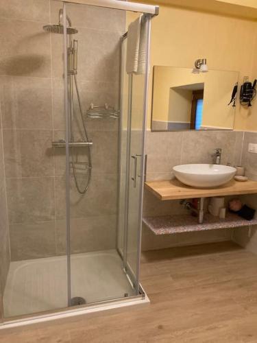  Struttura nel bosco in Pontremoli