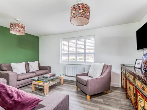 Modern Comfortable Home - Pass The Keys - Maudlin