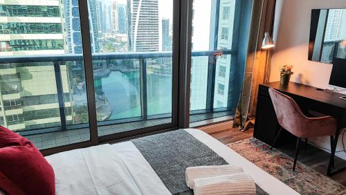 La Buena Vida Holiday Homes - Luxe 1BD, boutique apt full lakeview 1m to Metro, Lake & Almas Tower, Dubaj (fotografie 5)