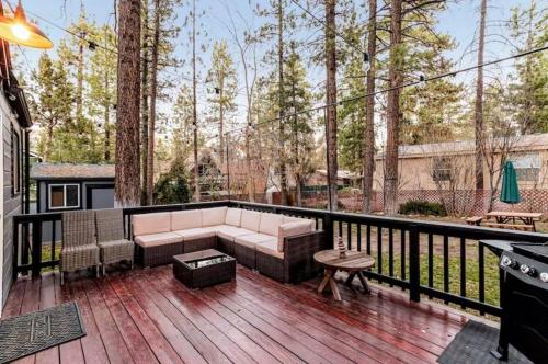 PINECONE ESCAPE - Close to Lake and Slopes in Big Bear City, USA