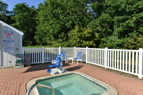 泳池, 阿卡迪亞旅館 (Acadia Inn) in 巴爾港