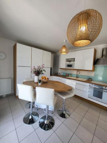 Superbe T3 Chessy Disney/Paris - Jacuzzi, Jardin, Barbecue, Parking - Location saisonnière - Chessy