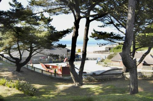 The Riviera Hotel & Holiday Apartments Alum Chine - image 14