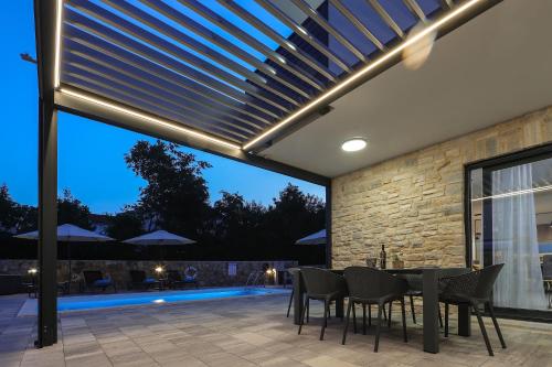 Létesítmények, Villa Kaoru brand new Villa with a heated swimming pool in Sveti Anton