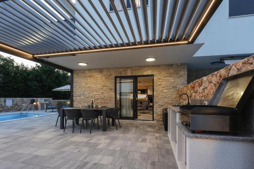 Létesítmények, Villa Kaoru brand new Villa with a heated swimming pool in Sveti Anton