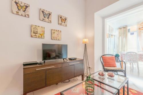 ALM- Spacious. Sunny. Patio. Quiet area. FAST WIFI - image 5