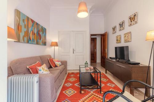 ALM- Spacious. Sunny. Patio. Quiet area. FAST WIFI - main image