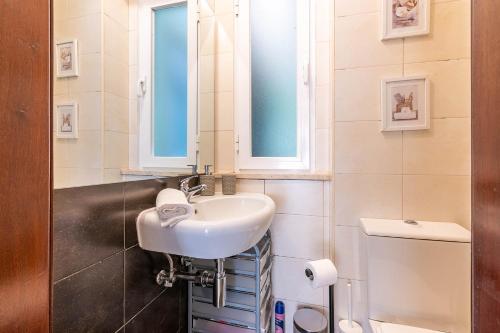ALM- Spacious. Sunny. Patio. Quiet area. FAST WIFI - image 11