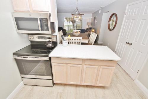 Colony Beach Club 241 in New Smyrna Beach, USA