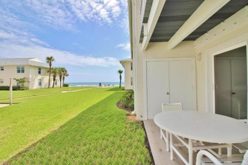 Colony Beach Club 121 in New Smyrna Beach, USA