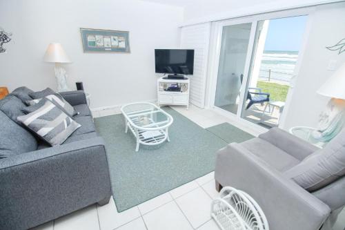 Colony Beach Club 126 in New Smyrna Beach, USA