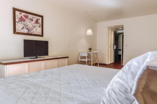 2 twin beds, 1 sofa bed