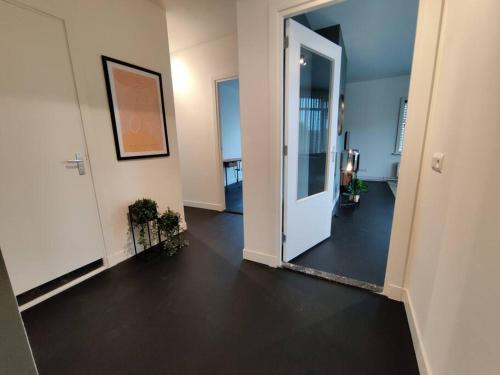 k50159 Spacious and modern apartment near the city center, free parking in Oude Gracht-West