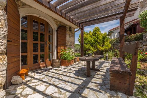 Kert, Holiday house ANDREA with pool in Sveti Ivan Dobrinjski