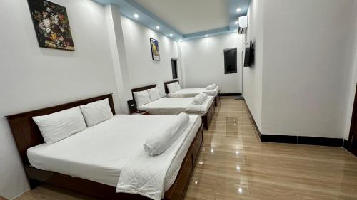 3 king beds