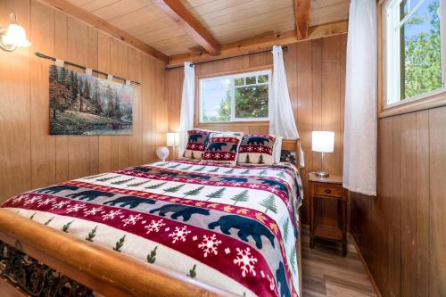 Finch Nest - Beautiful cabin in a convenient location! in Big Bear Lake, USA