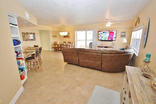 Oceanwalk 17-605 in New Smyrna Beach, USA