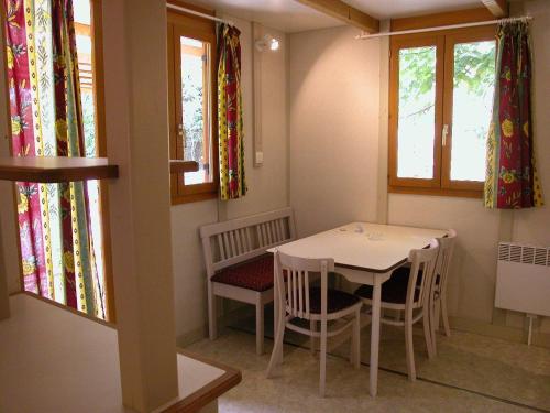 2 bedrooms, 4 beds