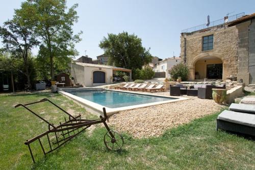 Mas de village avec piscine et grand jardin clôturé - Fournès