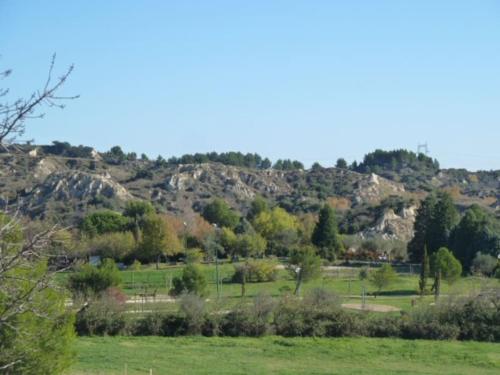 Mas de village avec piscine et grand jardin clôturé