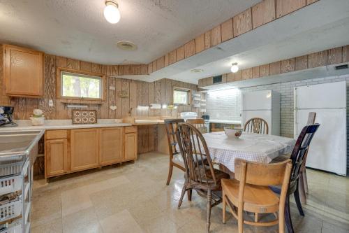 Decatur House Fishing, Skiing, and Golfing! in Paw Paw