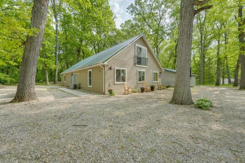 Decatur House Fishing, Skiing, and Golfing! in Paw Paw