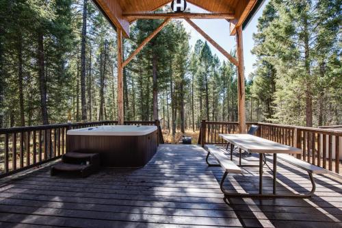 Roger Dodger by KABINO Hot Tub 2 Cabins Big Driveway FirePit WiFi Grill Summer 11 Winter 6 People Max, Island Park (foto 10)