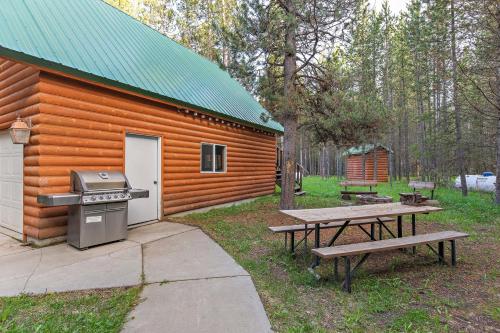 Spruce Fly by KABINO Fire Pit Satellite Big Yard Big Driveway WiFi Grill in Island Park, USA
