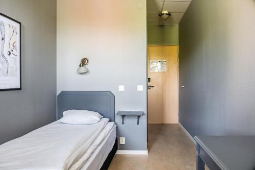 Single Room image 10