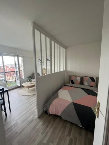 Lumineux studio avec balcon / Cosy flat with balcony - Location saisonnière - Villejuif