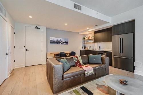 2BD Condo-Rainey St-Best views-RT Pool in Austin, USA