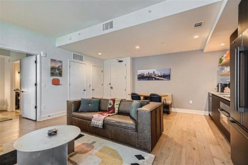 2BD Condo-Rainey St-Best views-RT Pool in Austin, USA