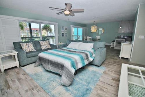 The Tiki Townhouse in New Smyrna Beach, USA