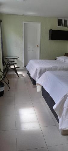 2 double beds