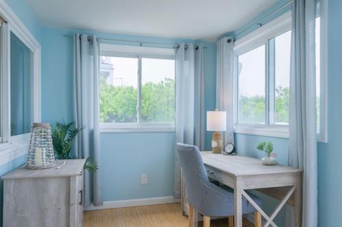 Adorable oceanfront cottage on Spring Hill Beach - image 5