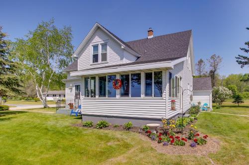 Two Rivers Home - Walk to Lake Michigan!