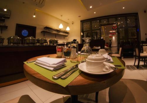 مطعم, فندق مونور (Meneur Hotel) in عمان الغربية