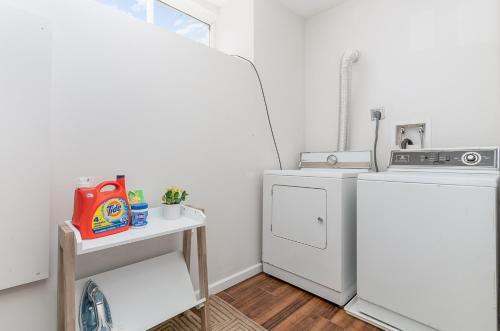 Amazing Downtown Views - 3 Minutes to Downtown! Amazing Downtown Views - 3 Minutes to Downtown!