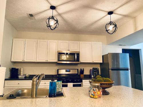 Amazing Downtown Views - 3 Minutes to Downtown! Amazing Downtown Views - 3 Minutes to Downtown!