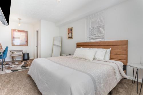 Amazing Downtown Views - 3 Minutes to Downtown! Amazing Downtown Views - 3 Minutes to Downtown!