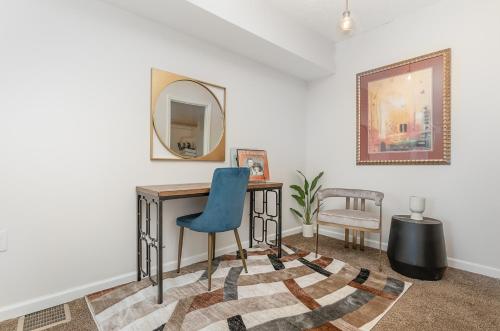 Amazing Downtown Views - 3 Minutes to Downtown! Amazing Downtown Views - 3 Minutes to Downtown!