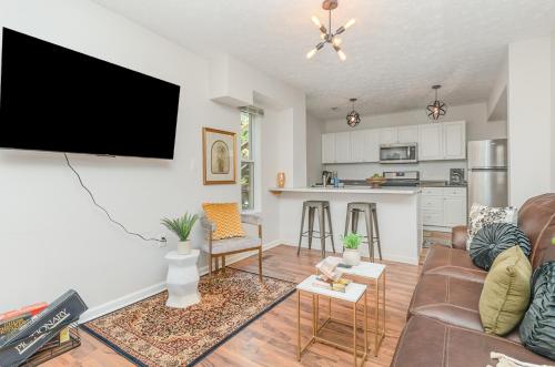 Amazing Downtown Views - 3 Minutes to Downtown! Amazing Downtown Views - 3 Minutes to Downtown!