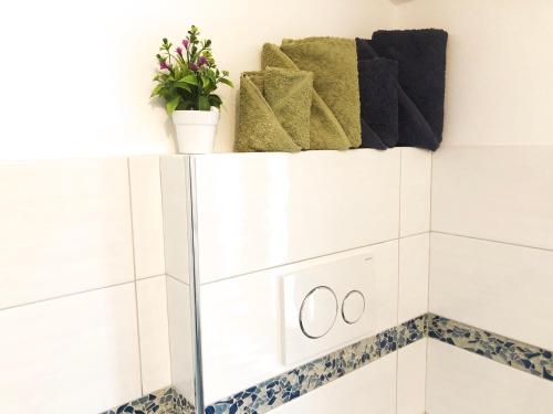  AlgheroLux -Free Secure Gated Parking for Cars and Motorbikes in Alghero