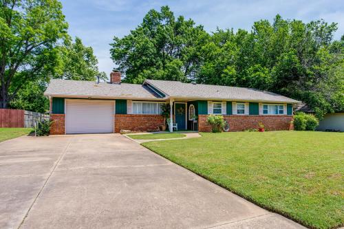 Norman Home with Yard - Walk to Park and OU Campus - image 6