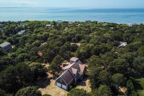 Beautiful Family Home Walk to Beach